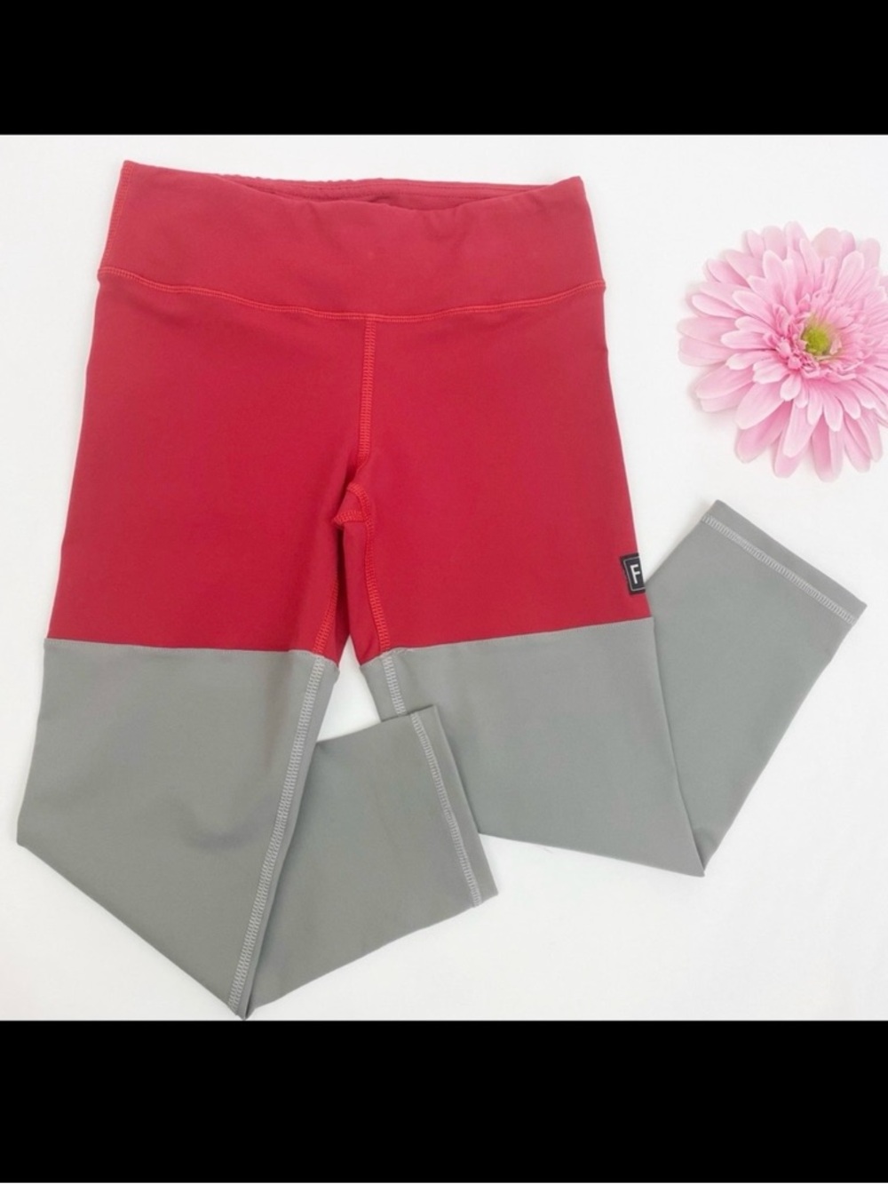 FLEO Colorblock Cropped Capri Leggings: Red/Grey